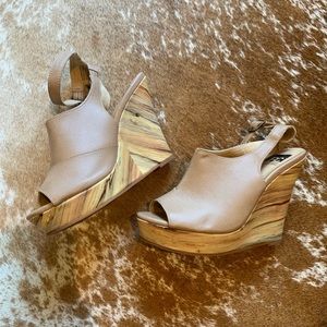 Wedges with wooden heel